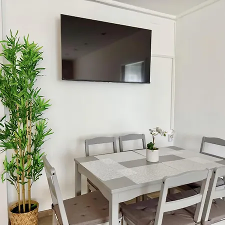 Stylish Near Airport & Train *