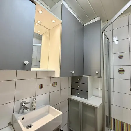 Stylish Near Airport & Train Apartmán